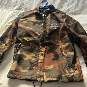 HERSCHEL CAMO WINDBREAKER JACKET SIZE SMALL